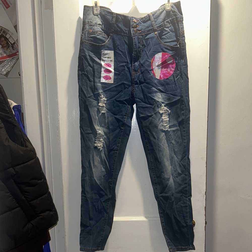 Stylish Blue Distressed Women Jeans